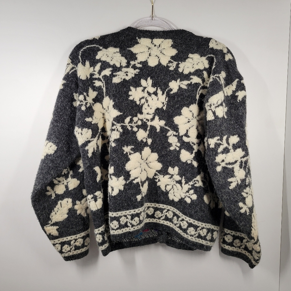 Vtg Kitty Hawk by Vivian Wang Gray Beaded Cardigan Sweater Women Size M - Picture 3 of 4